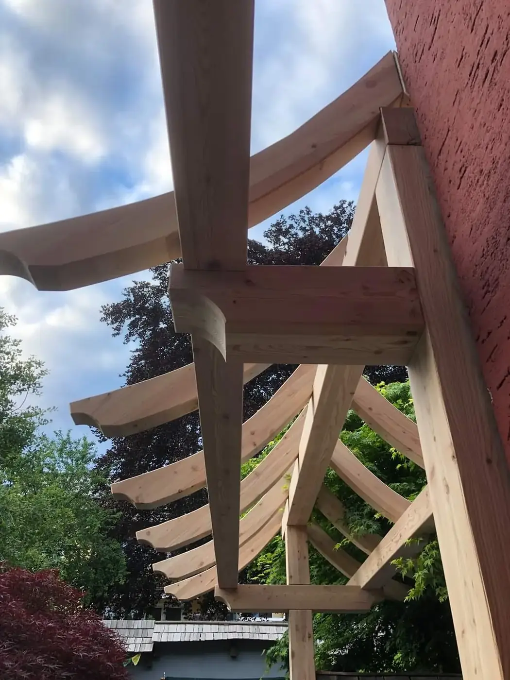 Detail einer von Innenausbau Miny gefertigten Dachkonstruktion aus Holz