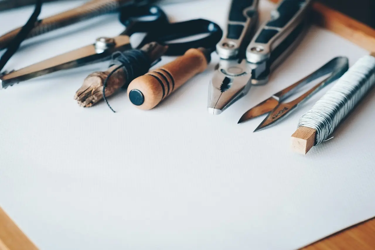 Werkzeuge für präzise handwerkliche Arbeit
